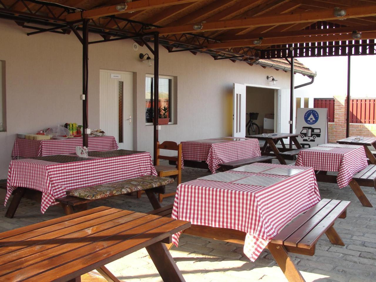 Coffeecamp-Kovilj Hotel Bagian luar foto